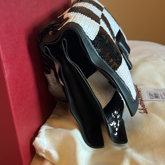 NWT SALVATORE FERRAGAMO VIVA BOW NERO FABRIC BIANCO/NERO SEQUIN BAG. - Picture 3 of 8